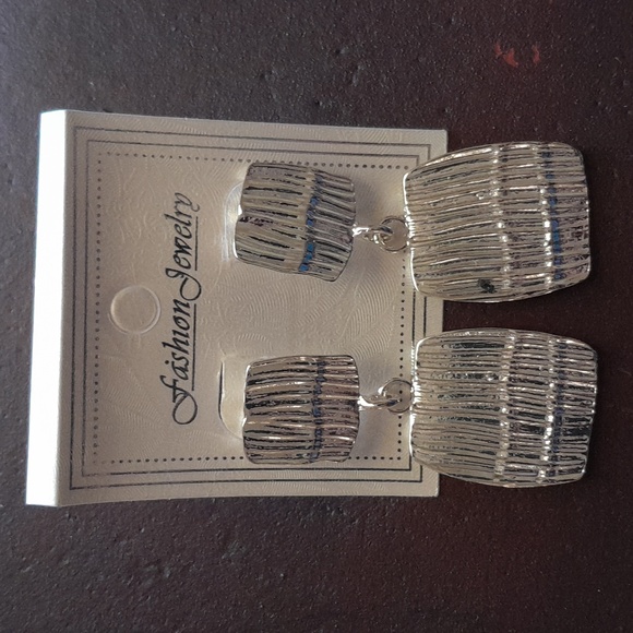 Fashion Jewelry Textured Silver Earrings - Picture 4 of 5